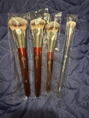 Beauty 4-Piece Makeup Brush Set - Red & Gray Handles